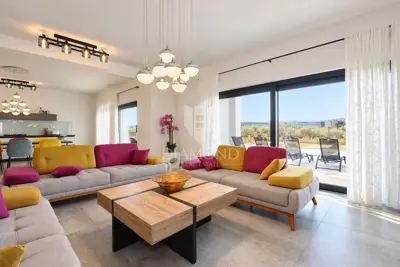 Kuća 289,8 m², Vodnjan - mirna lokacija i pogled na more - 7