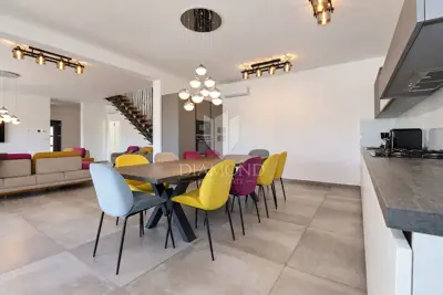 Kuća 289,8 m², Vodnjan - mirna lokacija i pogled na more - 10