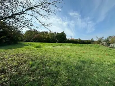 Land 1,354 m², Kršan - building part and access road - 2