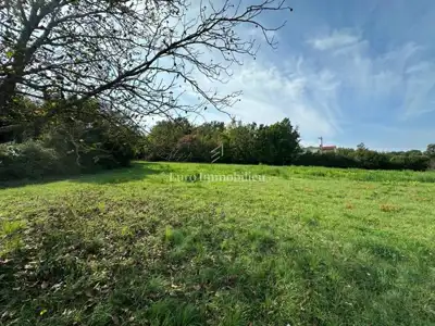 Land 1,354 m², Kršan - building part and access road