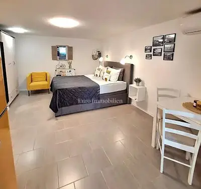 Grad Krk, Studio apartman s vrtom i parkingom