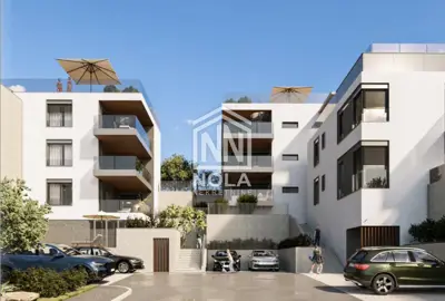 Apartman 110 m², Primošten - vrt i terase uz more