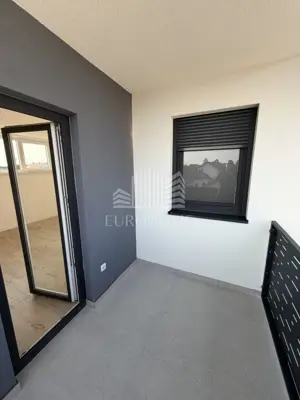 4-soban stan 90 m², lođa, 2 kupaonice, 2PM - 11
