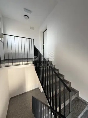 4-soban stan 90 m², lođa, 2 kupaonice, 2PM - 12