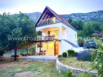 Kuća 130 m², Kaštela - pogled na more i velika okućnica