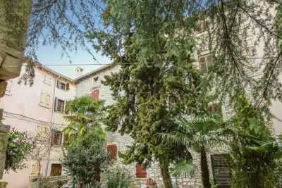 Haus 240 m², Bale, in den alten Mauern des Zentrums
