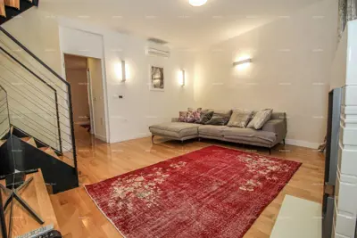 Kuća 240 m², Bale, u starim zidinama centra - 16