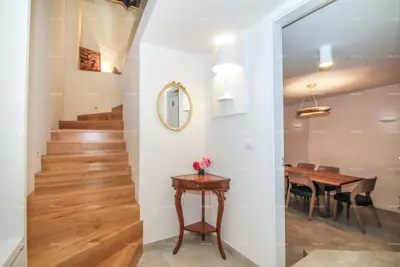 Kuća 240 m², Bale, u starim zidinama centra - 2