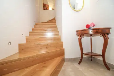 Kuća 240 m², Bale, u starim zidinama centra - 3