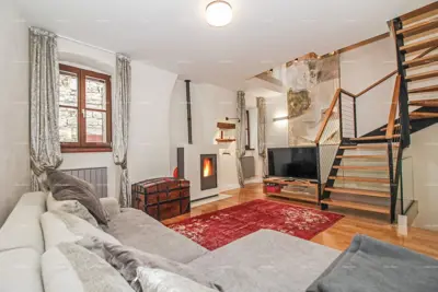 Kuća 240 m², Bale, u starim zidinama centra - 20