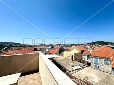 Haus mit drei Apartments im Zentrum von Betina mit großer Terrasse - 21