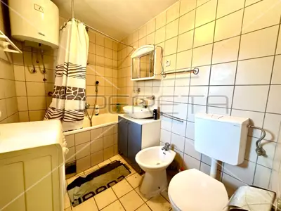 Haus mit drei Apartments im Zentrum von Betina mit großer Terrasse - 10