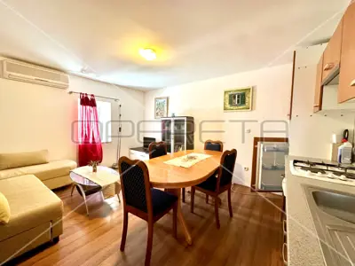 Haus mit drei Apartments im Zentrum von Betina mit großer Terrasse - 14