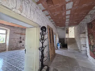 Povijesna nekretnina u Mutvoranu, 2.980 m² zemljišta i potencijal - 10