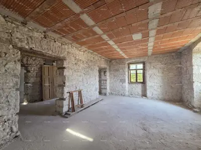 Povijesna nekretnina u Mutvoranu, 2.980 m² zemljišta i potencijal - 11