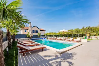 Haus 323 m², Dobrinj - Neubau mit Pool - 2