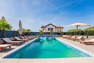 Haus 323 m², Dobrinj - Neubau mit Pool - 4