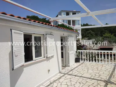 Haus, Brač, 150 m², 340 000 € - 5