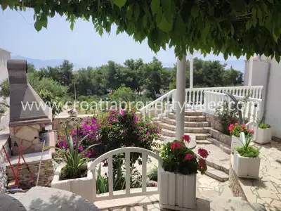 Haus, Brač, 150 m², 340 000 € - 2