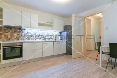Stan za najam u strogom Centru, ul. Šandora Brešćenskog, 39,65 m²