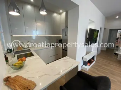 Apartment 80 m², Split - renovated in the center with parking space - 2