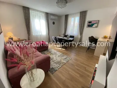 Wohnung 80 m², Split - renoviert im Zentrum mit Parkplatz