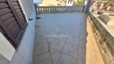 Kuća 240 m², Dobrinj - pogled na more i prirodu - 8