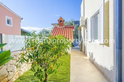Haus in Rogoznica, zweite Reihe zum Meer und Pool - 2