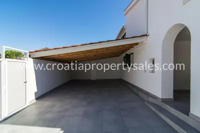 Haus in Rogoznica, zweite Reihe zum Meer und Pool - 6