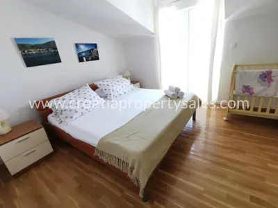 Haus in Rogoznica, zweite Reihe zum Meer und Pool - 7
