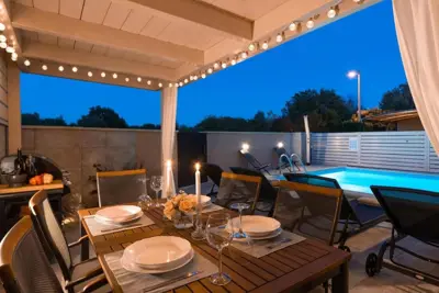 Haus 175 m², Baderna, Pool und ruhige Siedlung