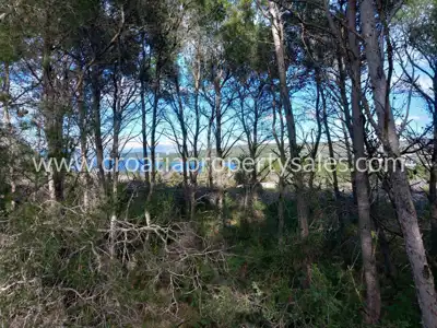 Zemljište 23.748 m², Otok Brač - blizu mora i pogled na more