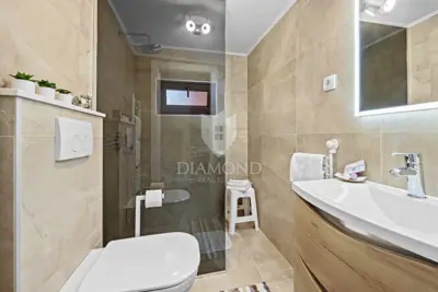 Atraktivna kuća u centru Rovinja sa bazenom - 9