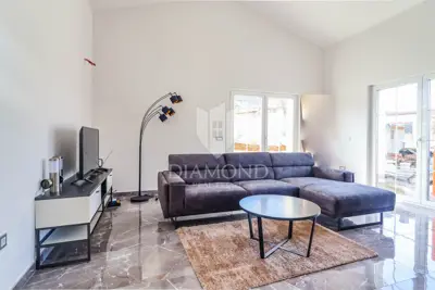 Haus 142 m², Poreč Umgebung, Pool und Gartenanlage - 4