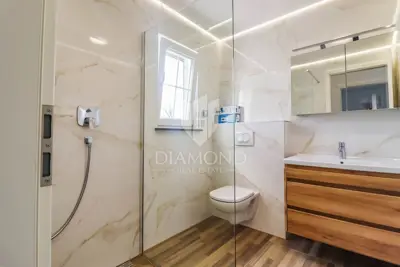 Haus 142 m², Poreč Umgebung, Pool und Gartenanlage - 7