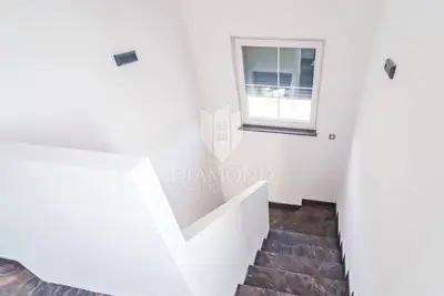 Haus 142 m², Poreč Umgebung, Pool und Gartenanlage - 9