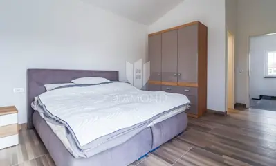 Haus 142 m², Poreč Umgebung, Pool und Gartenanlage - 10