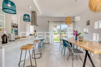 Prava mediteranska vila, 250 m², s pogledom na more i unutarnjim, grijanim bazeno - 5