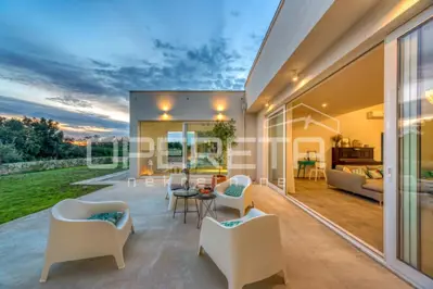 Prava mediteranska vila, 250 m², s pogledom na more i unutarnjim, grijanim bazeno - 4