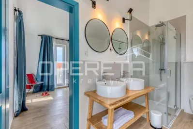 Prava mediteranska vila, 250 m², s pogledom na more i unutarnjim, grijanim bazeno - 11