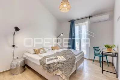 Prava mediteranska vila, 250 m², s pogledom na more i unutarnjim, grijanim bazeno - 19