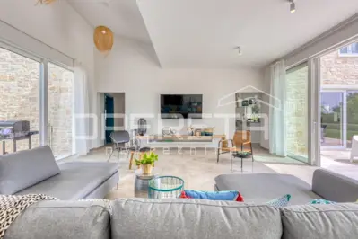 Prava mediteranska vila, 250 m², s pogledom na more i unutarnjim, grijanim bazeno - 8