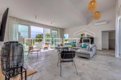 Prava mediteranska vila, 250 m², s pogledom na more i unutarnjim, grijanim bazeno - 9