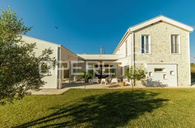 Prava mediteranska vila, 250 m², s pogledom na more i unutarnjim, grijanim bazeno - 3