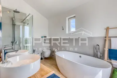 Prava mediteranska vila, 250 m², s pogledom na more i unutarnjim, grijanim bazeno - 10