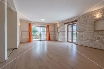 House for sale in Kaštelir, 170 m² - 4