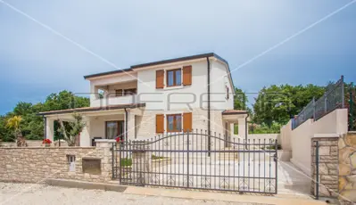 House for sale in Kaštelir, 170 m²