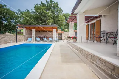 House for sale in Kaštelir, 170 m² - 2