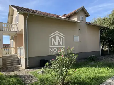 Kuća u Vodicama, 1.185 m² parcele i veliko dvorište - 16