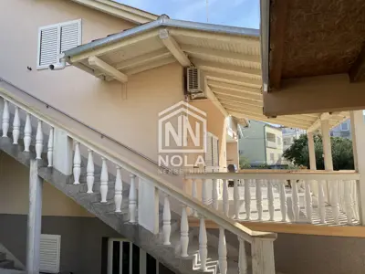 Kuća u Vodicama, 1.185 m² parcele i veliko dvorište - 8